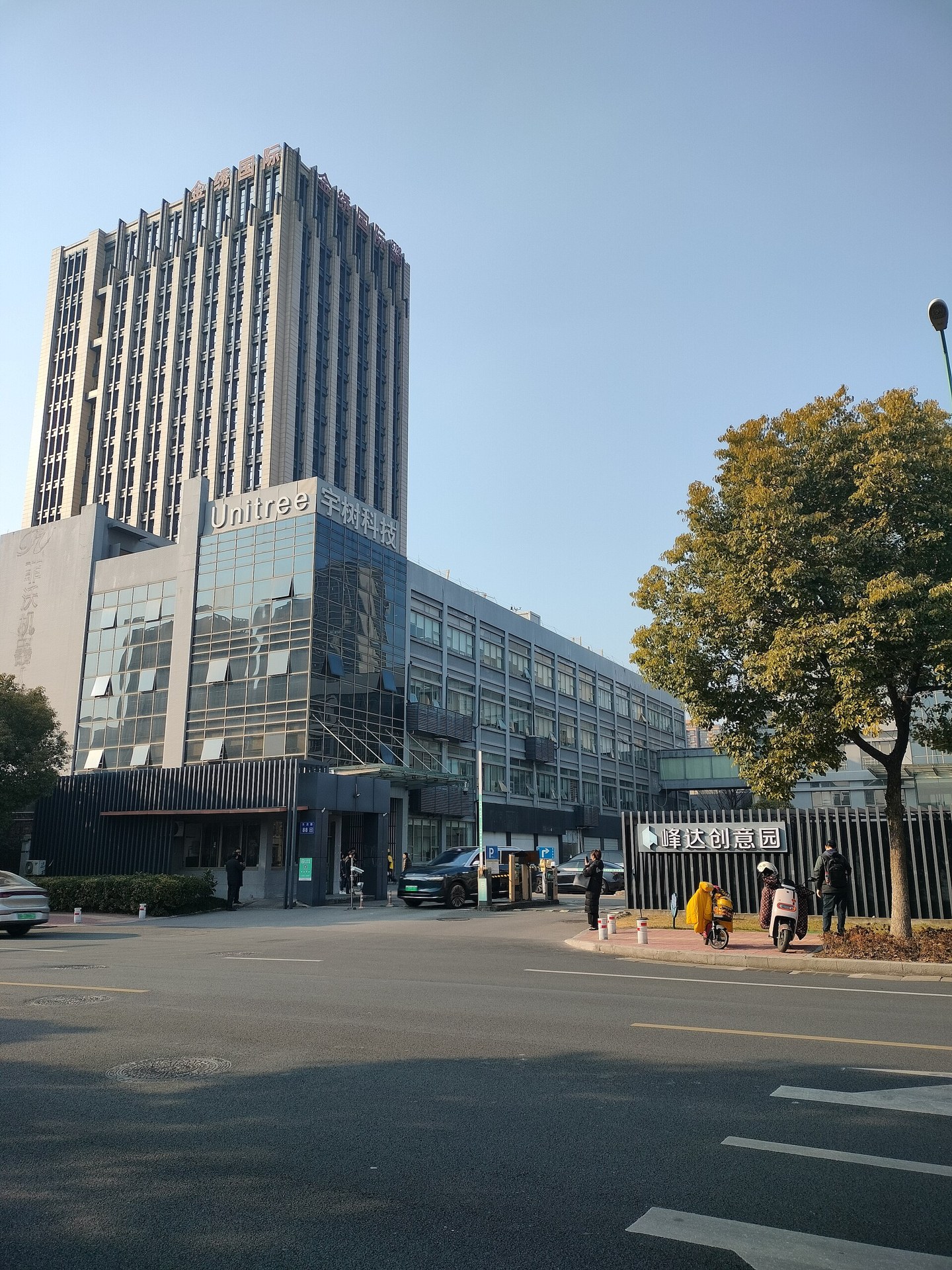 矽谷公司出$20/鐘請人行機械狗4-6鐘，壞咗要自己扛返公司