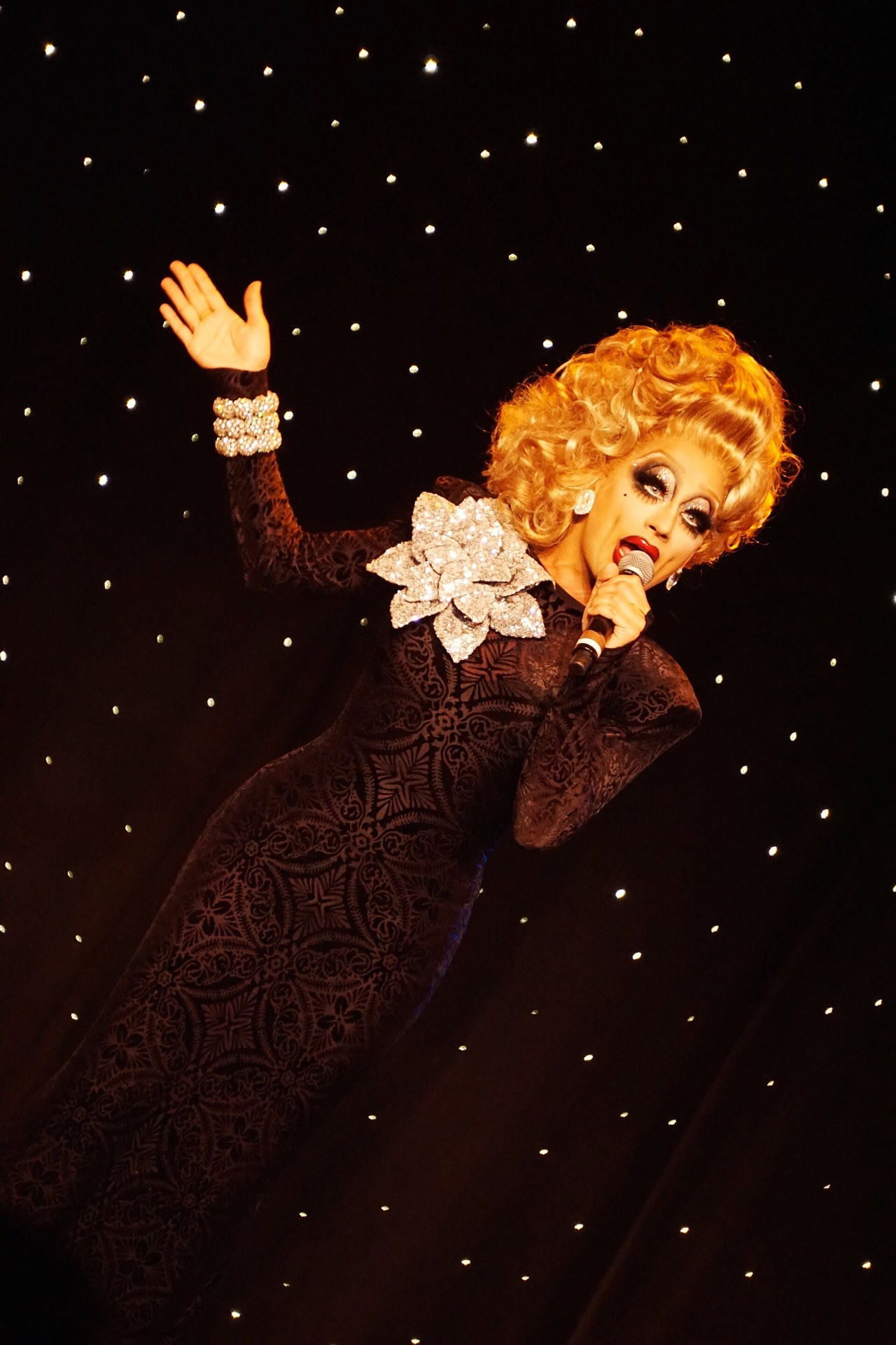 Bianca Del Rio：死後做鬼就鬧Trump，仲話外星人住我哋中間