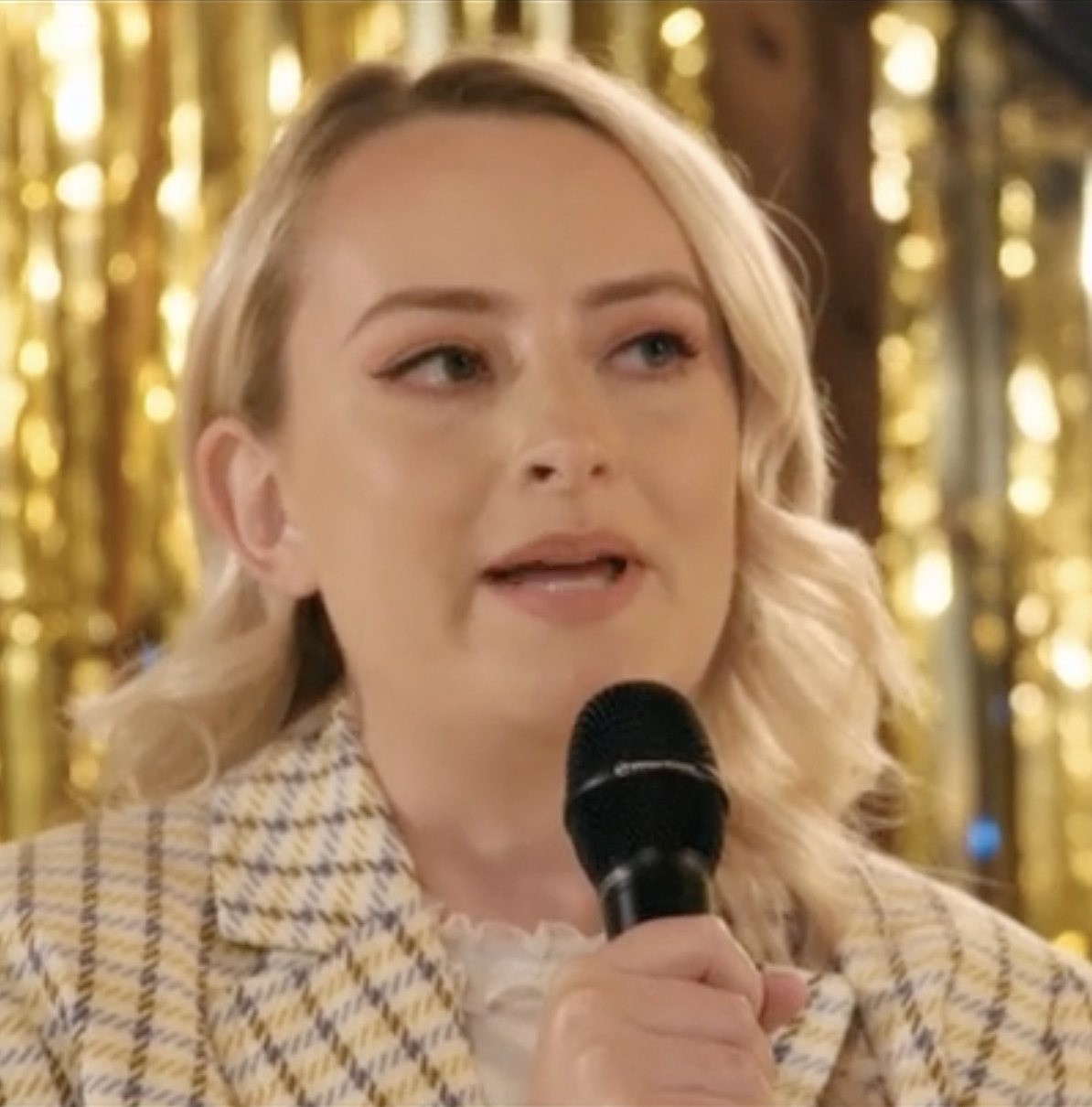 Amelia Dimoldenberg《Chicken Shop Date》告別：12年鹹濕經典，尾集搶先喺戲院放映