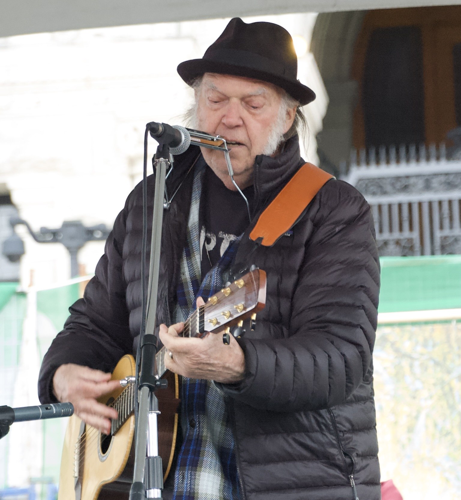 Neil Young再告Trump玩《Rockin’ in the Free World》：同一首歌六年前和解咗又打